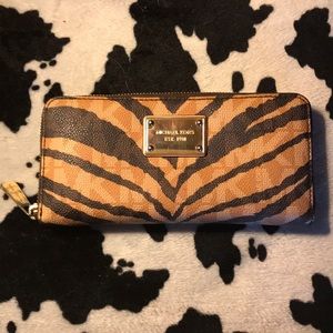 Micheal Kors tiger wallet